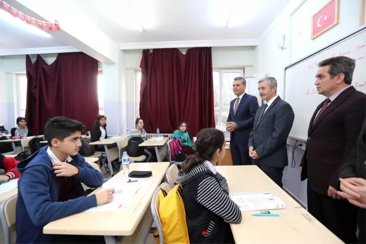 Başkan Tahmazoğlu KDS öncesi öğrencilere moral verdi