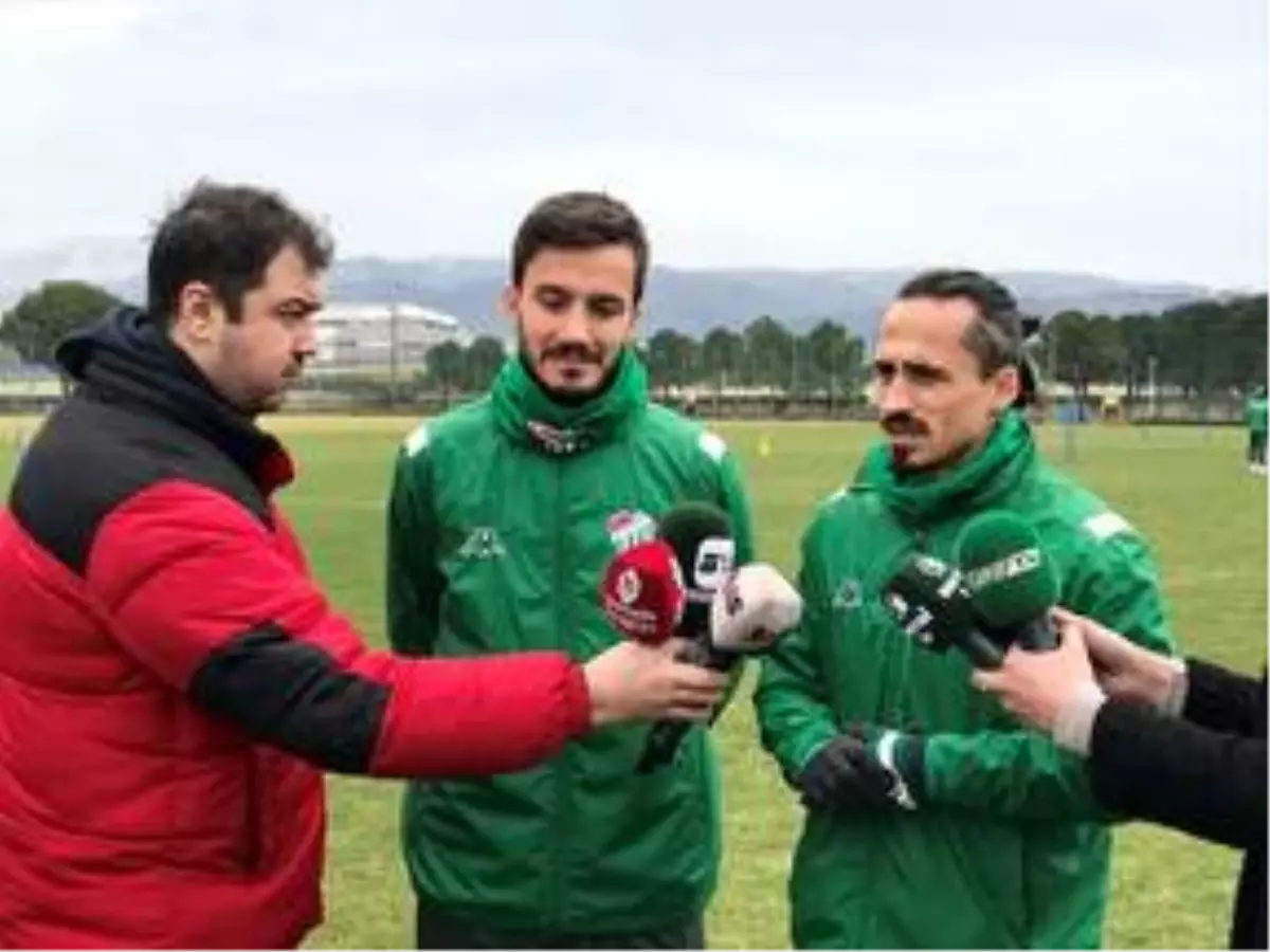 Bursaspor, Adana Demirspor\'u da yenip zirve iddiasını sürdürmek istiyor