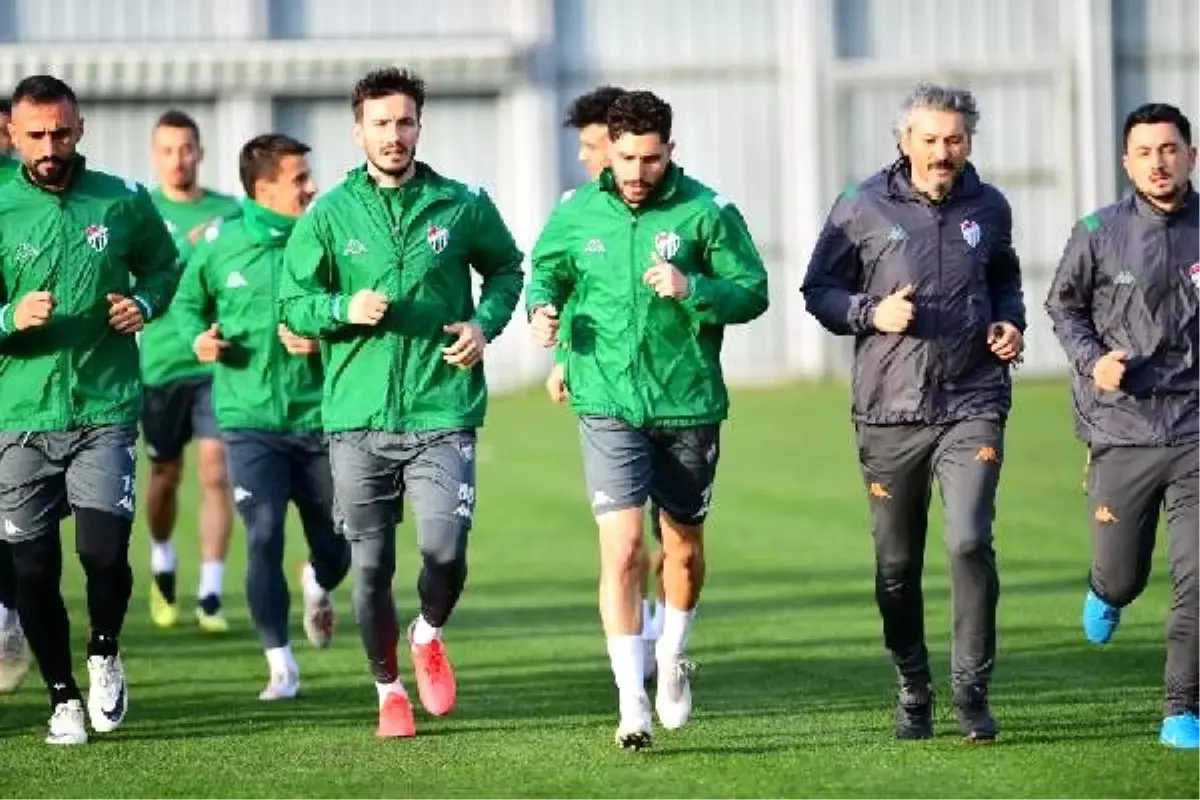 Bursaspor\'da Serdar Özkan ve Anıl Karaer\'den iddialı açıklamalar