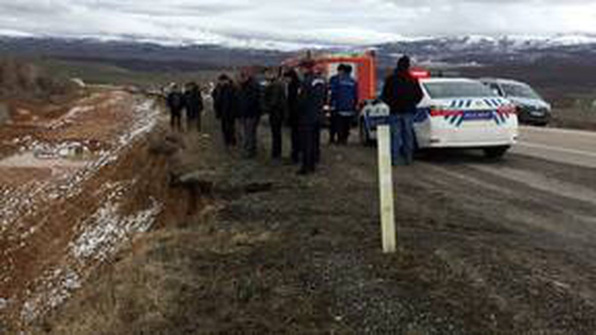 Çorum\'da kömür yüklü traktör şarampole devrildi: 1 yaralı