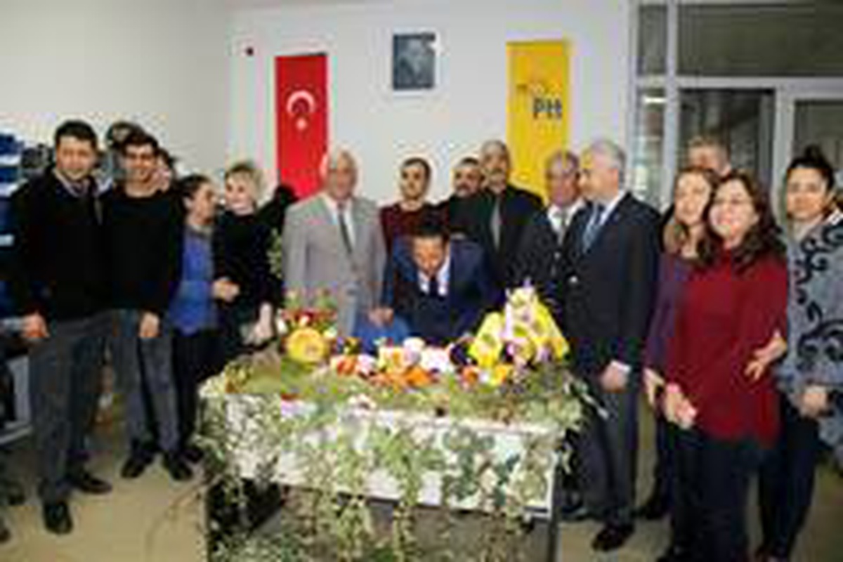 Gaziye PTT\'de sürpriz doğum günü