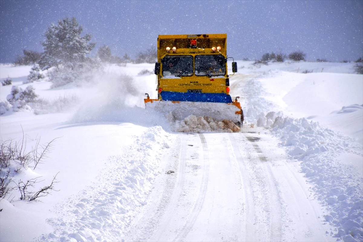Karabük\'te 4 bin 545 kilometre köy yolu kardan temizlendi