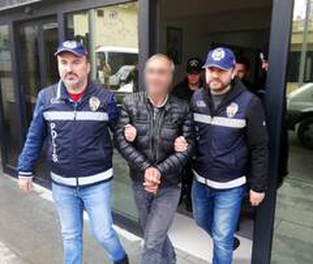 Kocaeli\'de 50 düzensiz göçmen yakalandı: 3 gözaltı