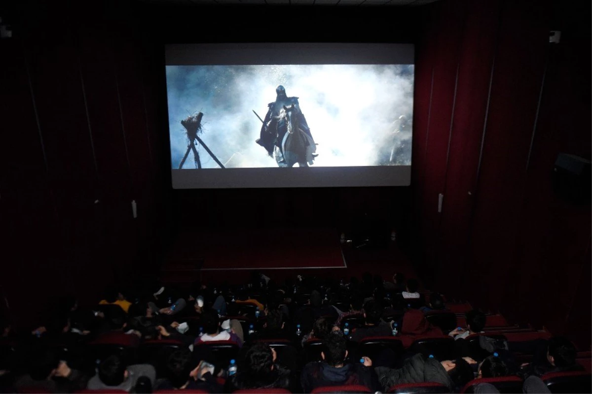 Konya\'da öğrenciler sinemada tarihi yaşıyor