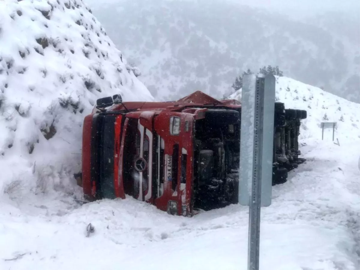 Koyulhisar\'da trafik kazası: 1 yaralı