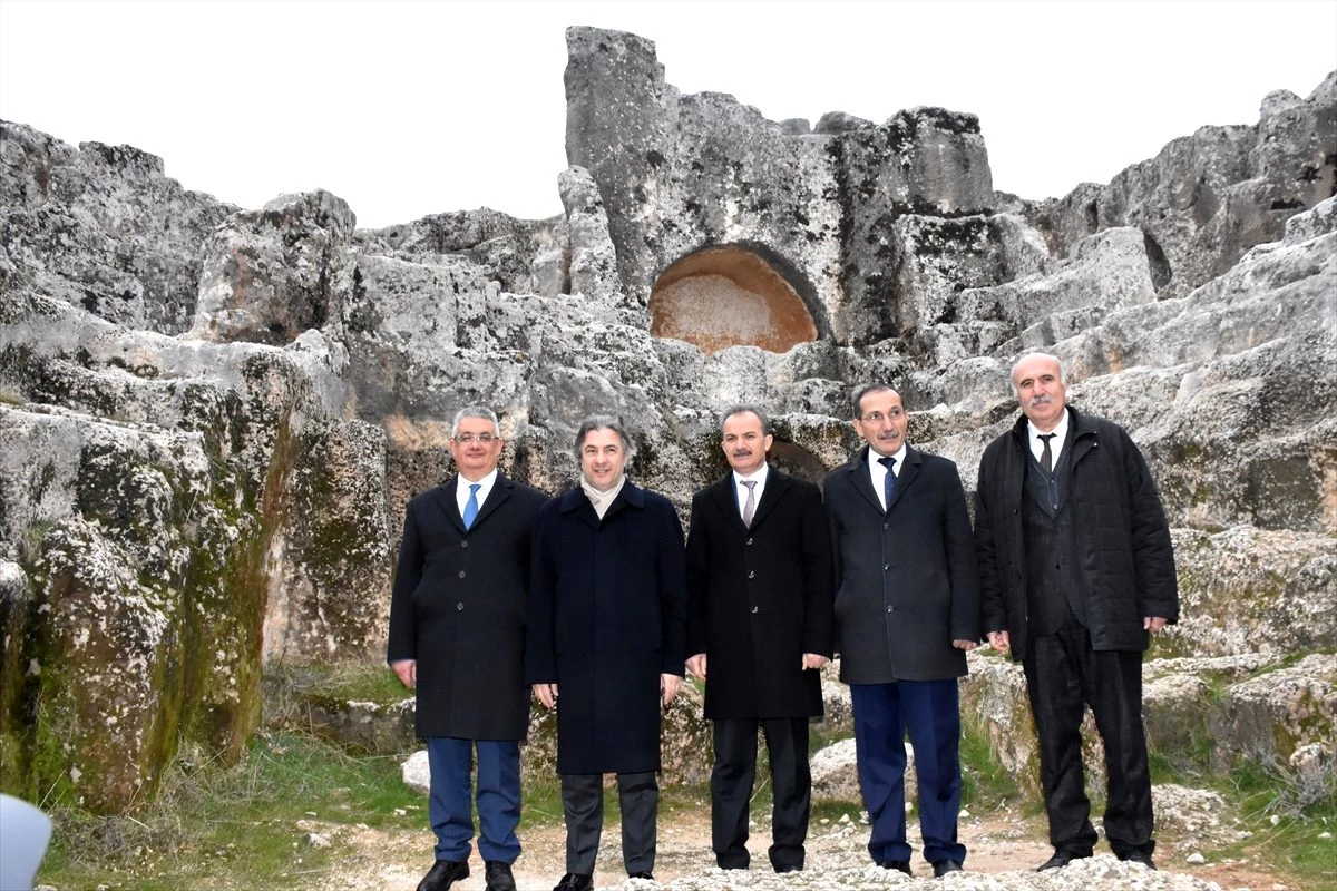Kültür ve Turizm Bakan Yardımcısı Demircan, Perre Antik Kenti\'ni gezdi