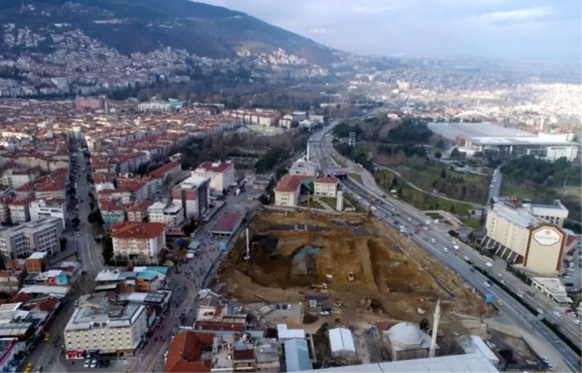 Osmangazi Meydanı’nda çalışmalar sürüyor