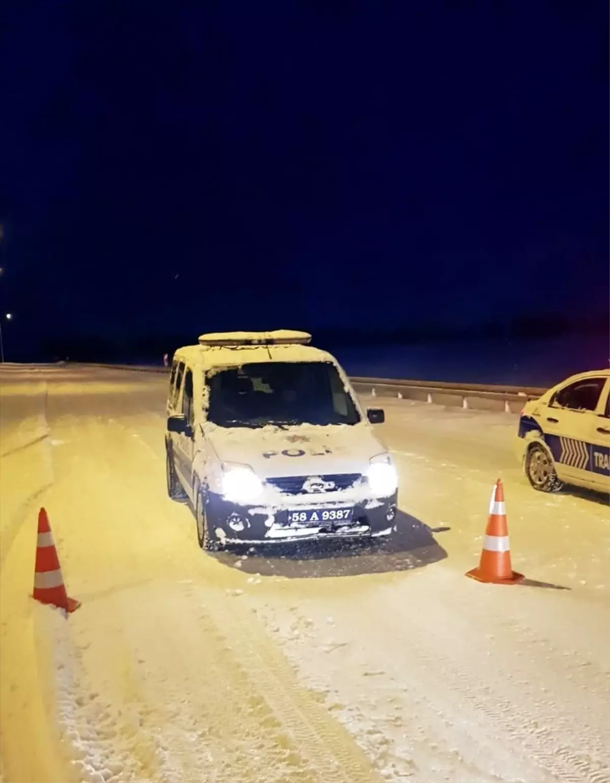 Sivas-Malatya kara yolu ulaşıma kapandı