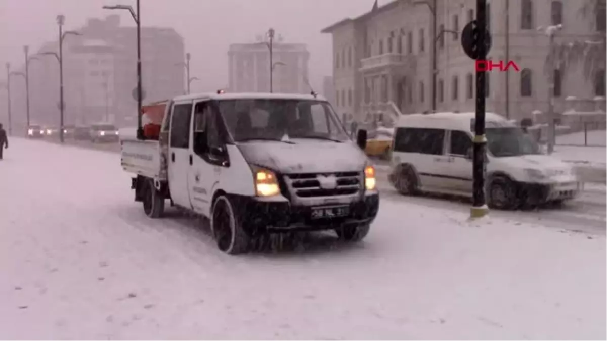 Sivas\'ta yoğun kar yağışı