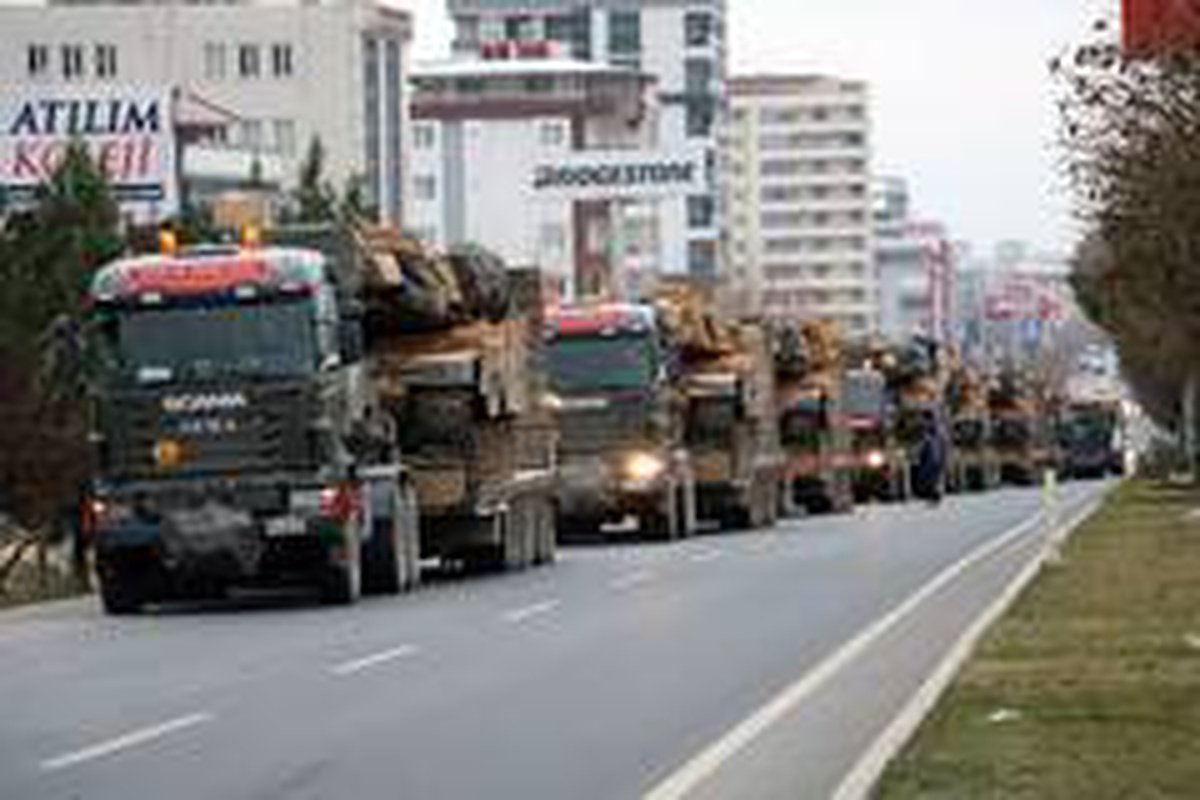Suriye sınırına tank sevkıyatı sürüyor