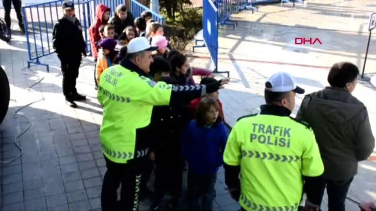 Tekirdağ ilkokul öğrencilerine uygulamalı trafik eğitimi