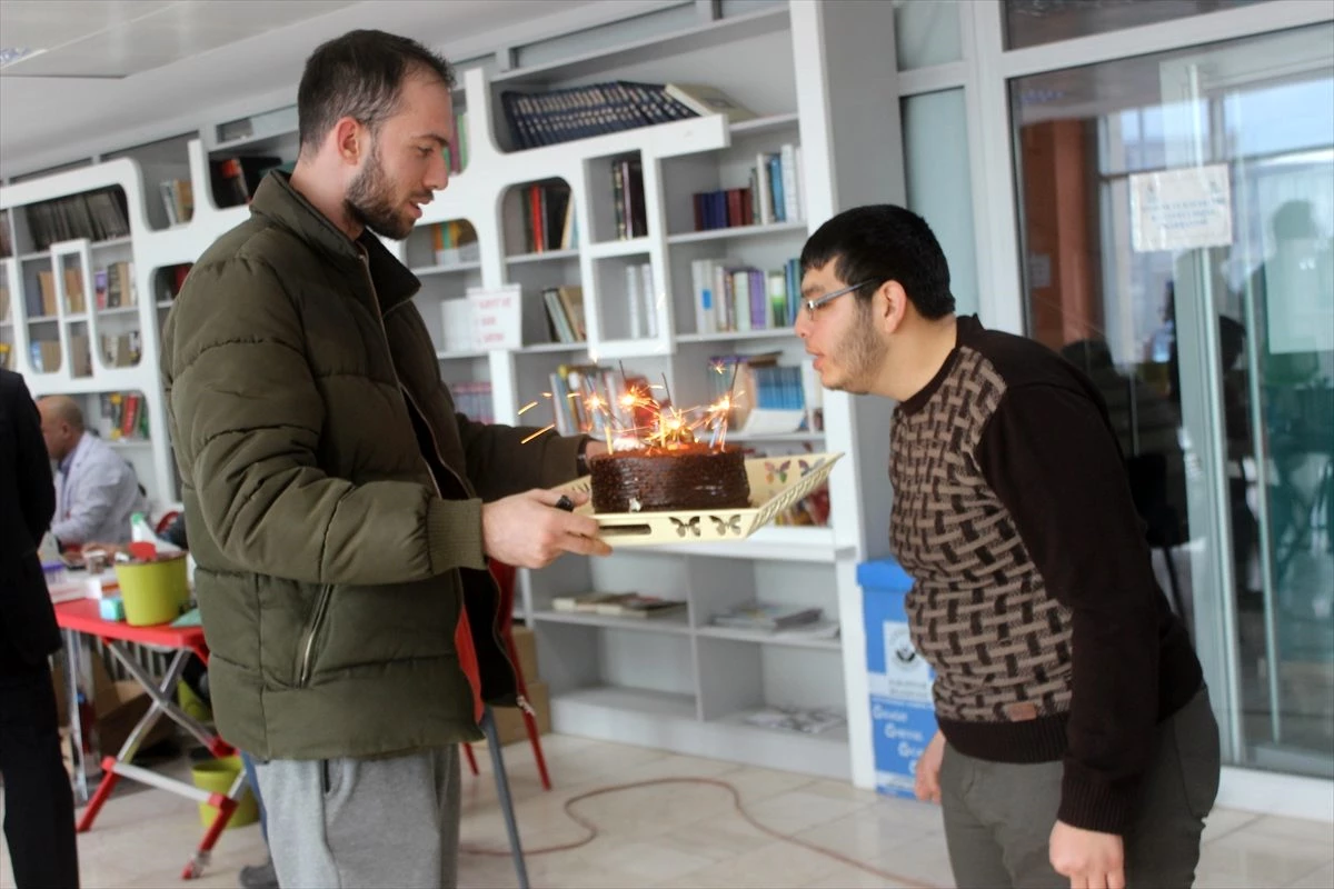 Türk Kızılayı ekibinden, engelli vatandaşa doğum günü sürprizi