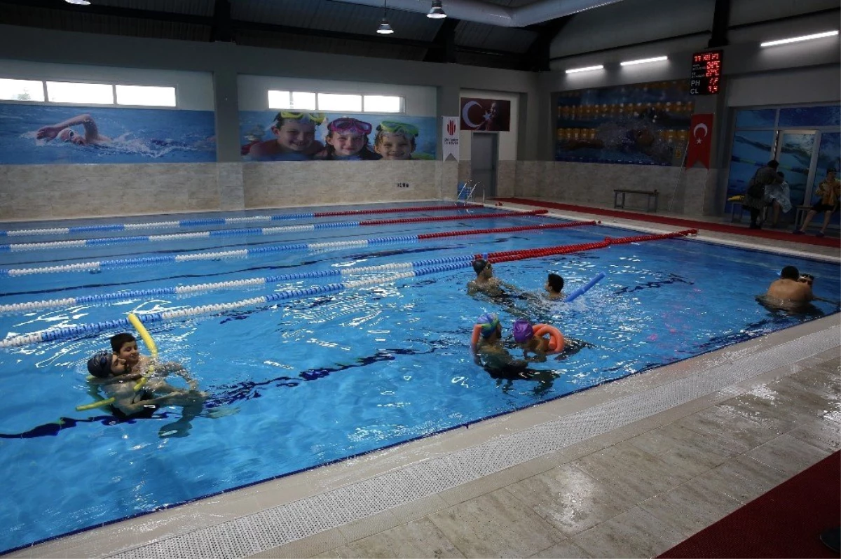 Ümraniye\'de özel öğrencilere özel yüzme eğitimi