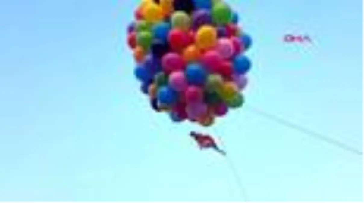 Venedik festivali\'nde kadın akrobatın gösterisi büyük beğeni aldı