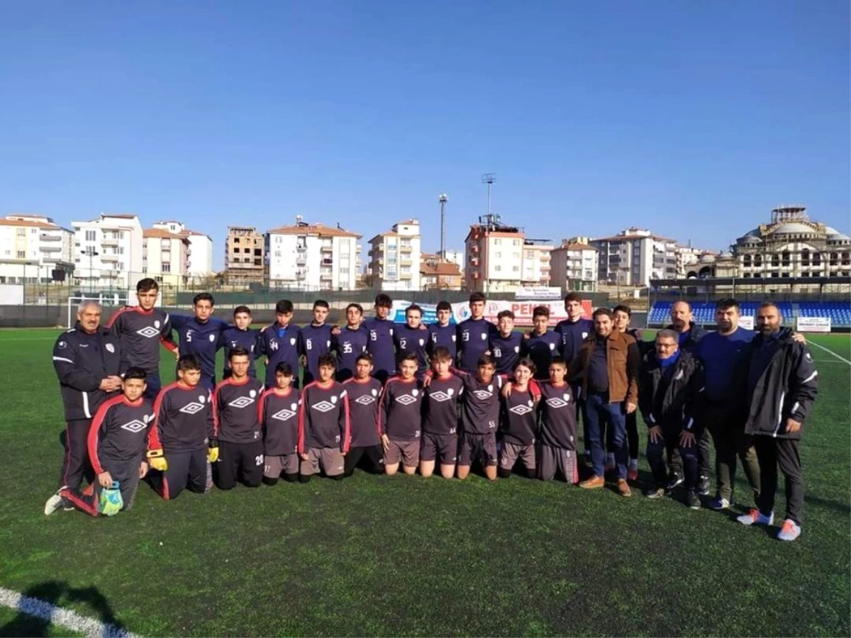 Yeşilyurt Belediyespor\'un gençleri şampiyonaya hazırlanıyor