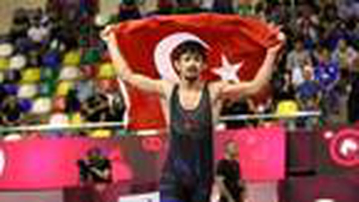 Akhisar\'ın gururu Kerem Kamal