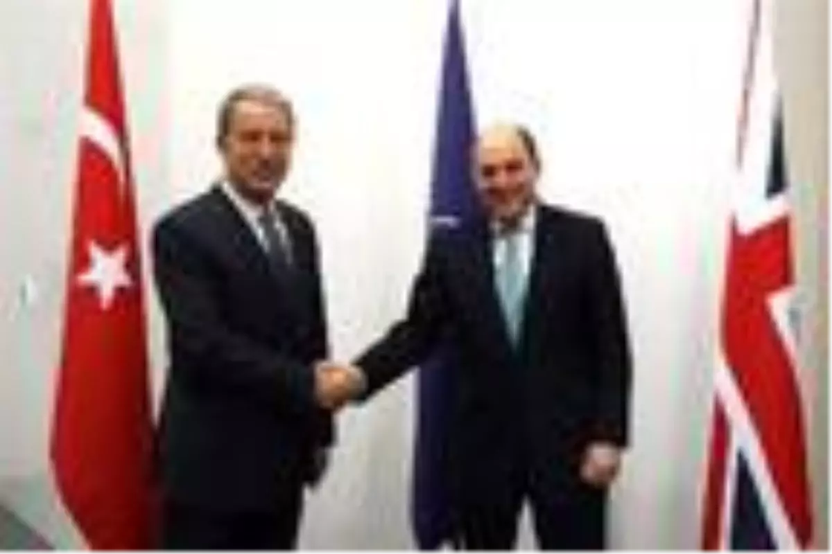 Bakan Akar, Fransız ve İngiliz mevkidaşlarıyla bir araya geldi