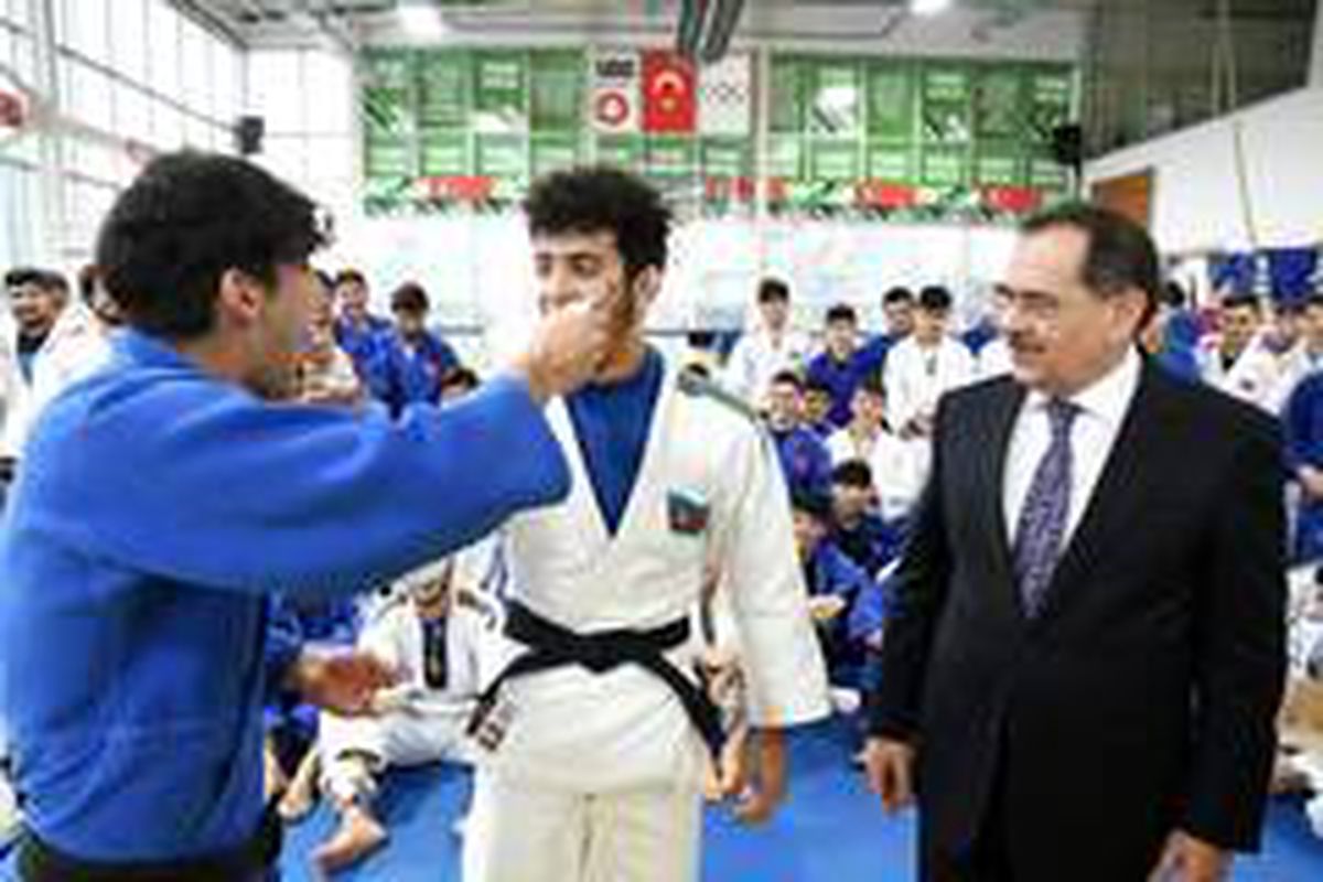 Başkan Demir\'den milli judoculara baklava