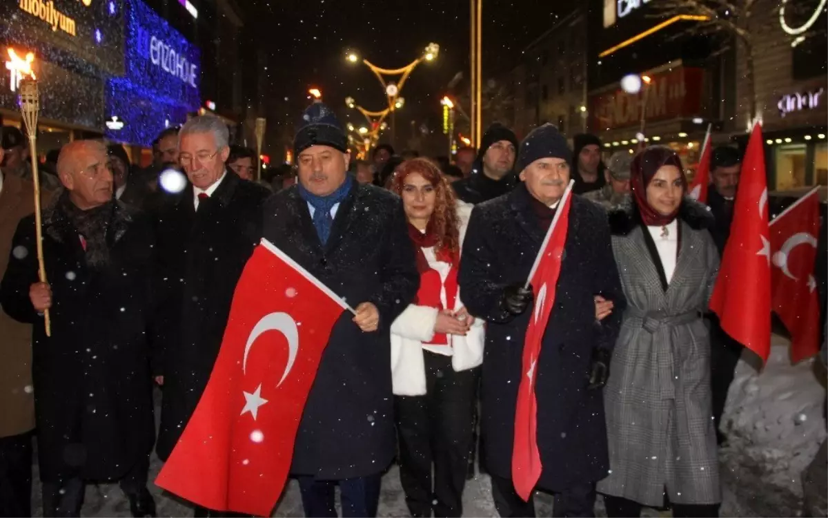 Binali Yıldırım memleketi Erzincan\'da \'Zafer Yürüyüşü\'ne katıldı