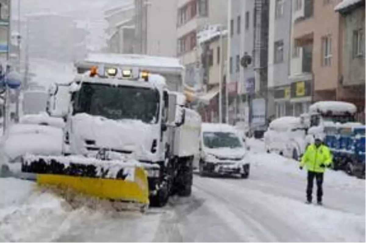 Bünyan\'da yoğun kar yağışı yaşamı olumsuz etkiledi