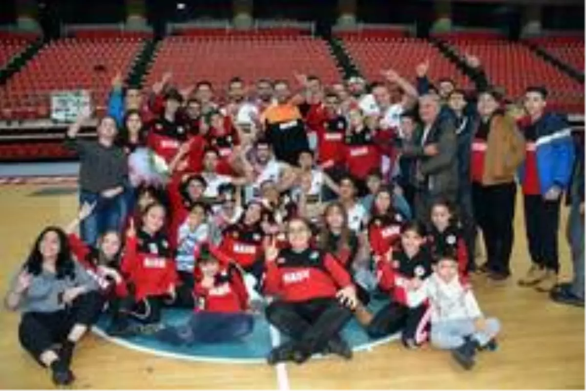 Büyük erkeklerde finali 87-77 kazanan Hasketbol Gençlik şampiyon oldu