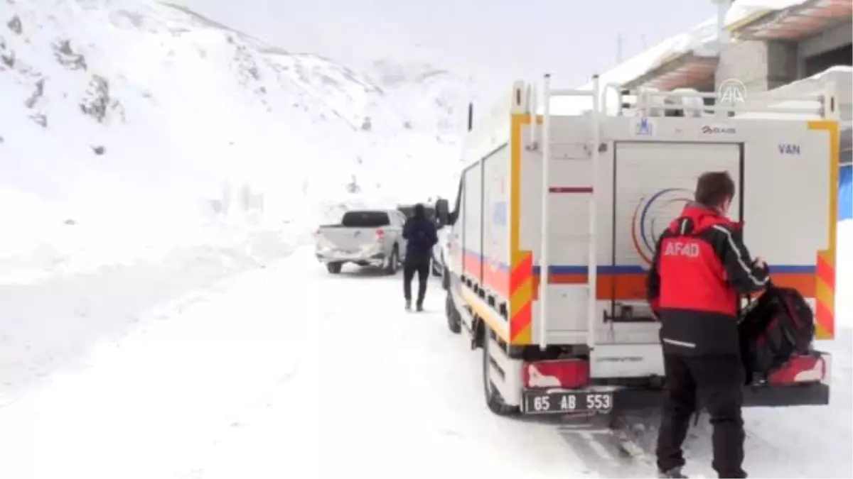 Çığ altında kalan itfaiye erinin ailesinin bekleyişi sürüyor - VAN