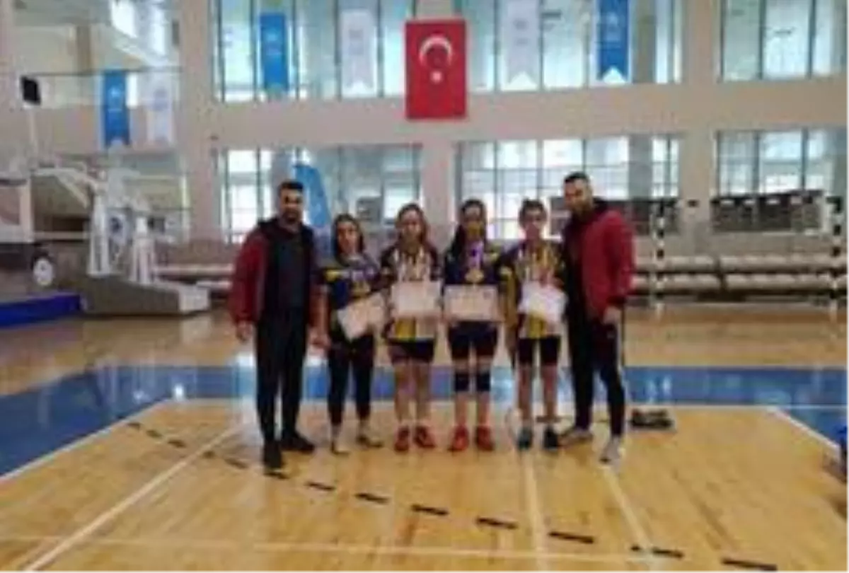 Cizreli genç kızların badminton başarısı