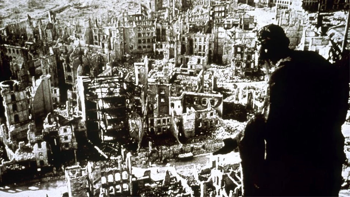 Dresden bombardımanının 75. yılı: Müttefiklerin 2. Dünya Savaşı\'ndaki en tartışmalı saldırısı