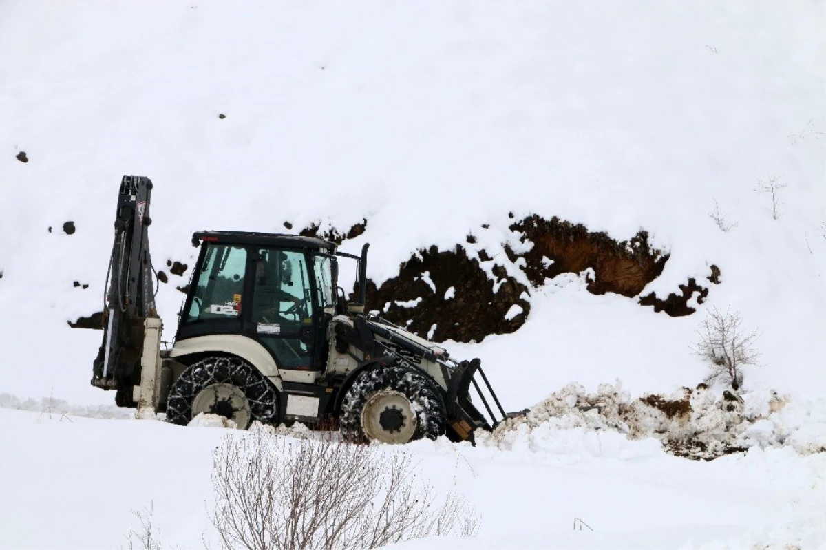 Erzincan\'da kar ve tipiden kapanan yollar açılıyor