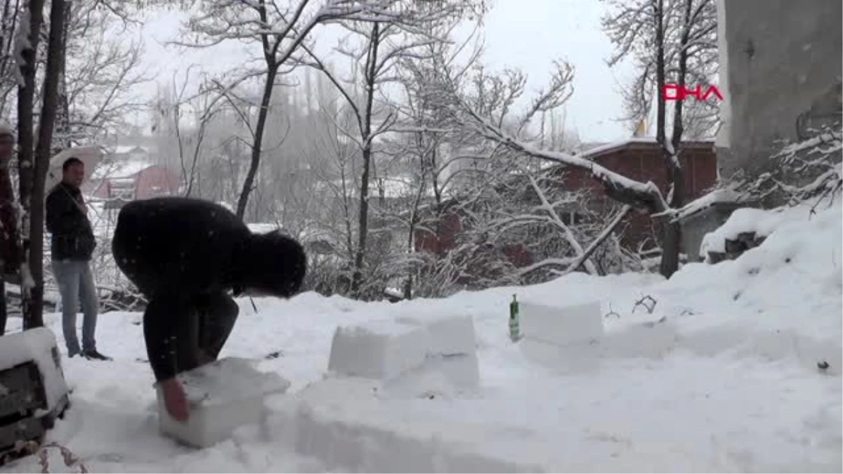 Erzurum liseli umutcan, kardan ev yaptı