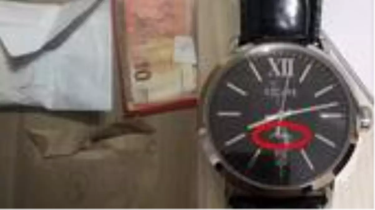FETÖ\'nün hücre evine düzenlenen baskında "Gülen" imzalı saat bulundu