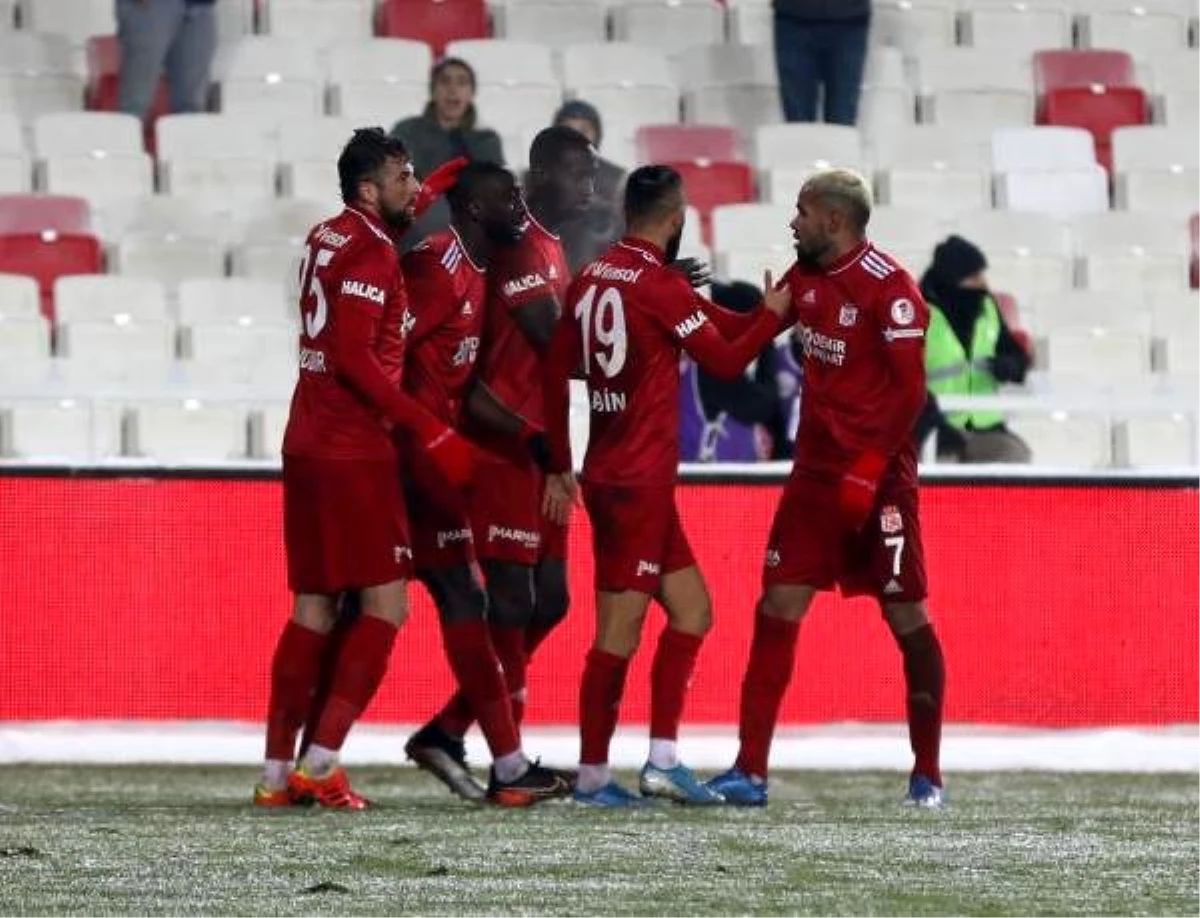 Fraport-TAV Antalyaspor, Demir Grup Sivasspor\'u kupanın dışına itti