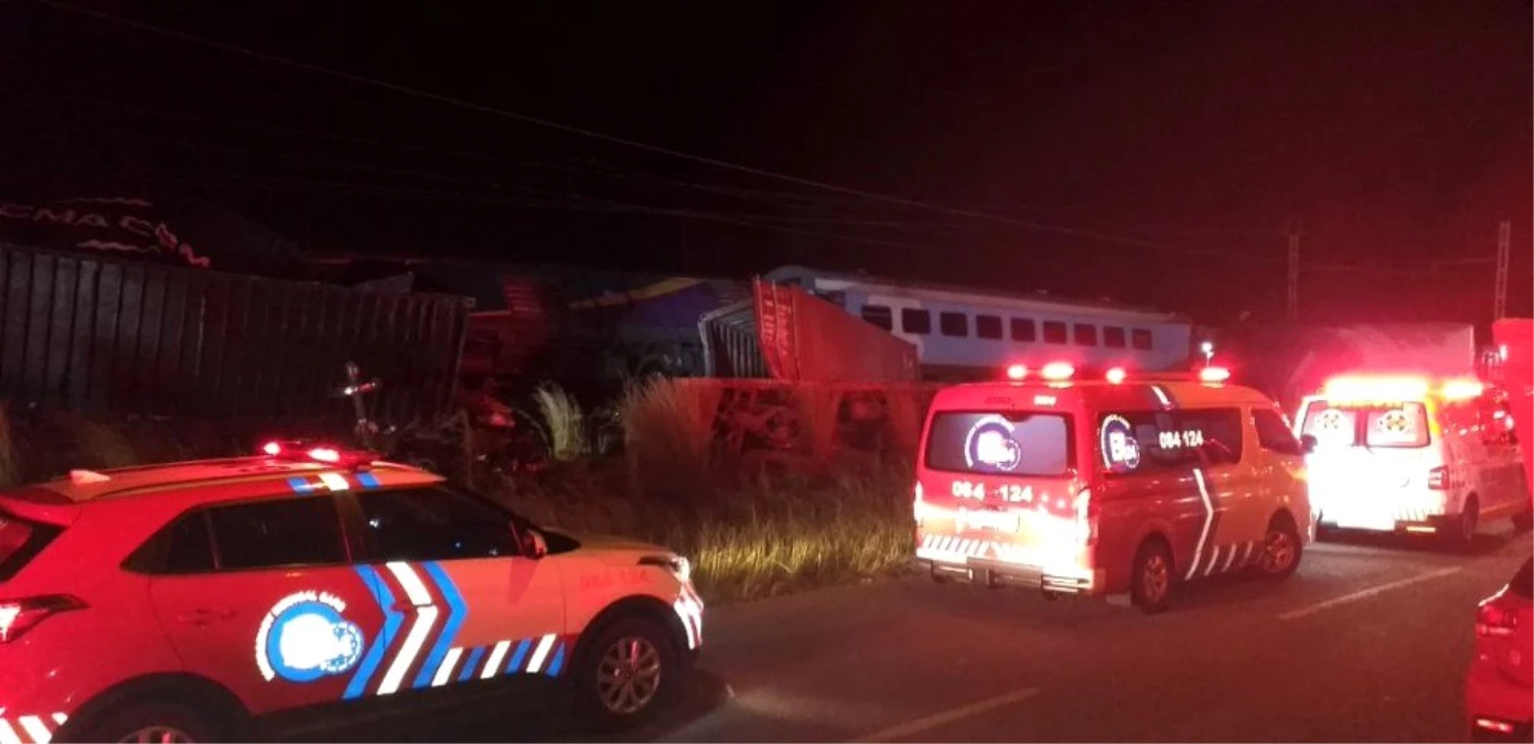 Güney Afrika\'da trenler çarpıştı: 1 ölü, 5 yaralı