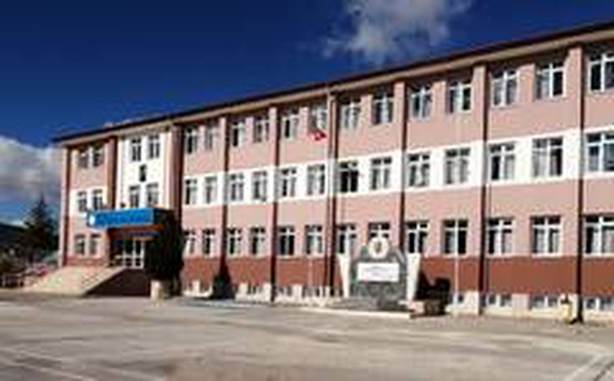Isparta\'da öğrenciye tekme attığı iddia edilen öğretmen: "Çocuğa tekme atmadım"