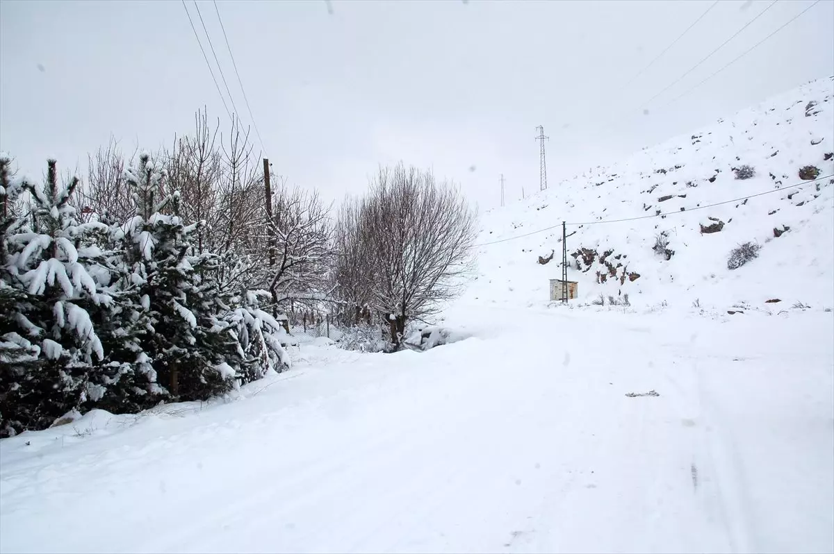 Kahramanmaraş\'ta 110 mahalle yolunda ulaşım sağlanamıyor