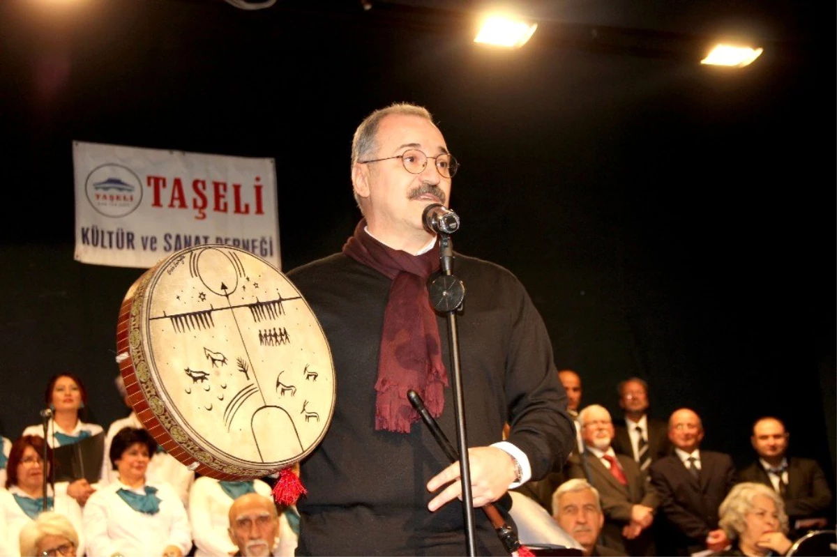 Kaymakam Emiroğlu, şaman davulu çalıp Doğu Türkistan\'a selam yolladı