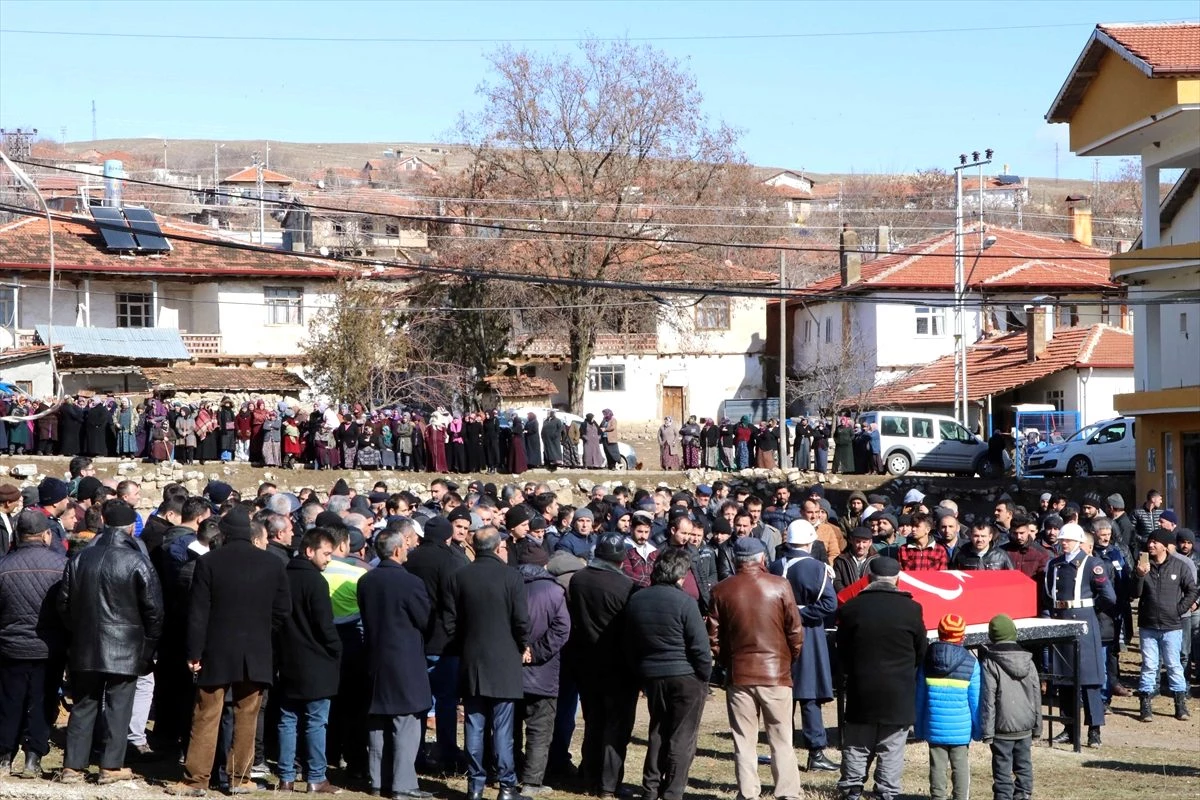 Kayseri\'de trafik kazasında ölen asker ile kayınvalidesinin cenazeleri Çankırı\'da defnedildi