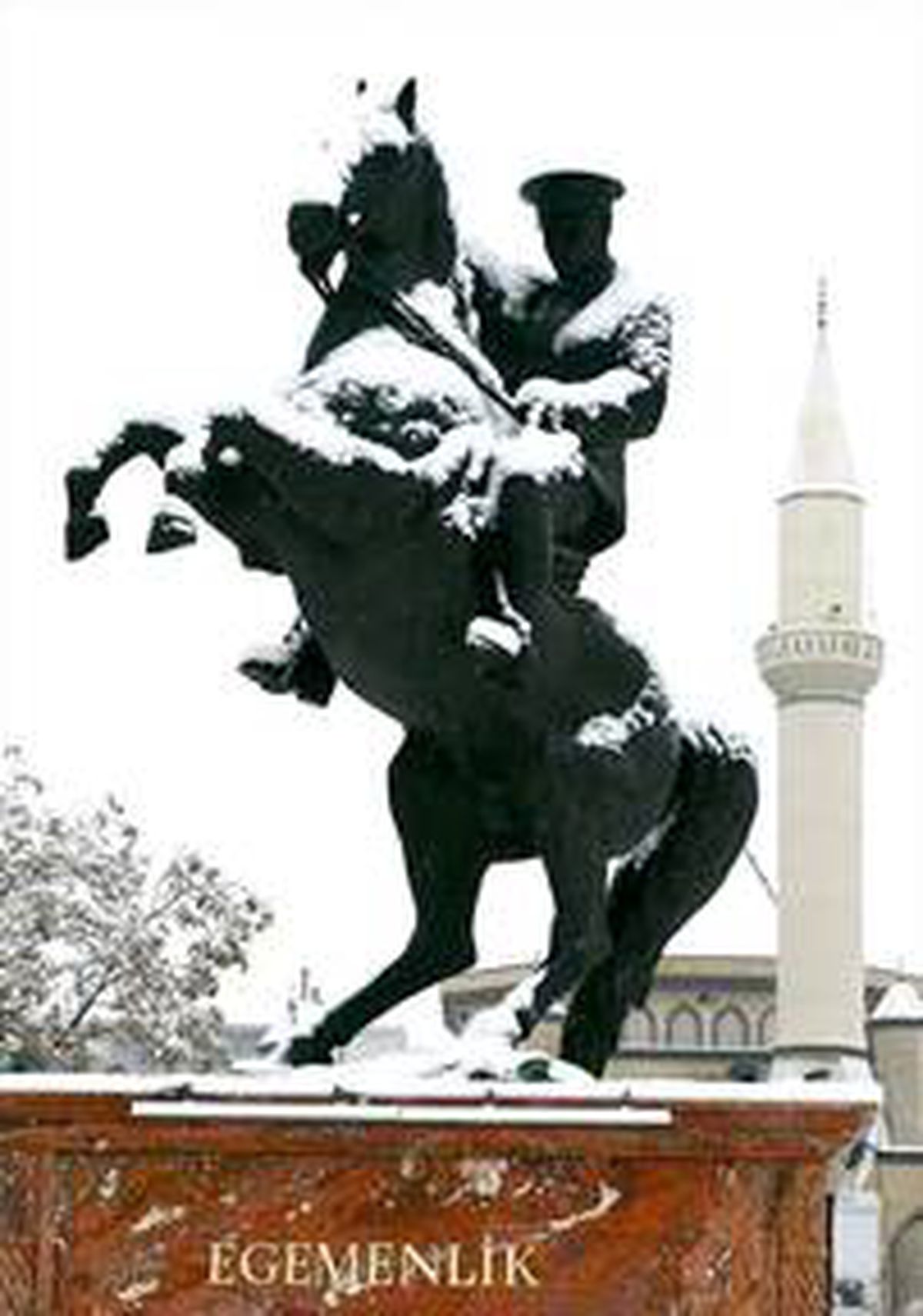 Kırşehir\'de kar yağışı güzel manzaralar oluşturdu
