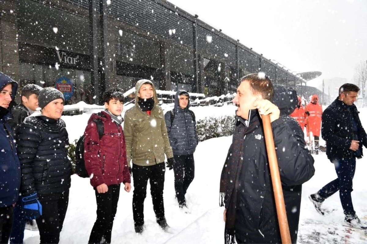 Malatya\'da 506 mahalle yolu kar nedeniyle ulaşıma kapandı