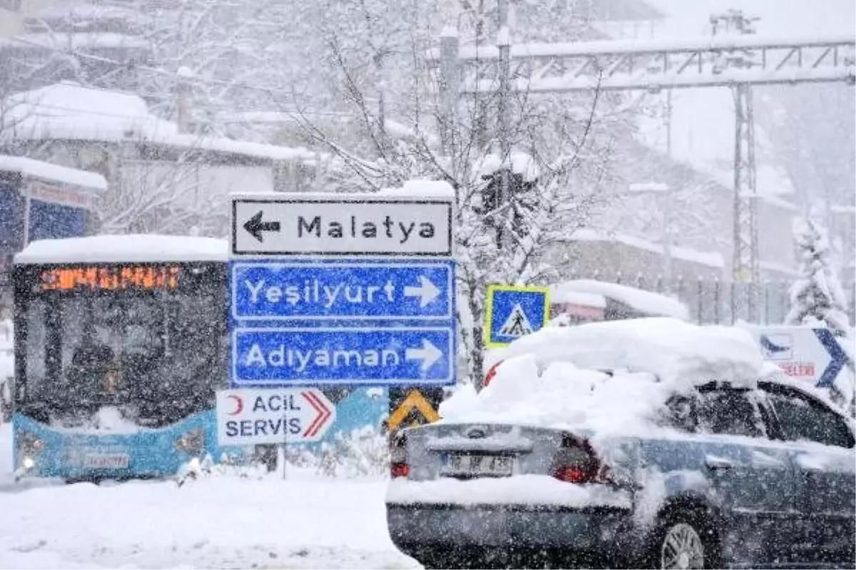 Malatya\'da kar yağışı hayatı olumsuz etkiledi