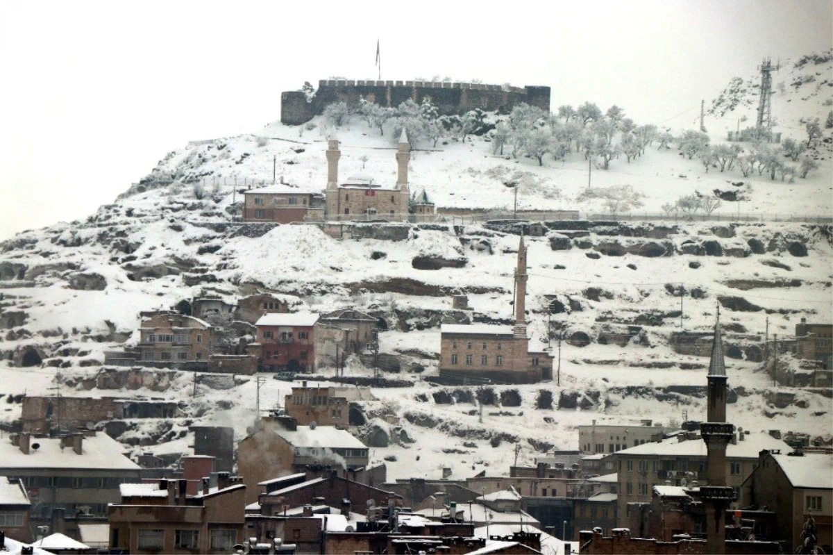 Nevşehir\'de kar yağışı etkisini sürdürüyor
