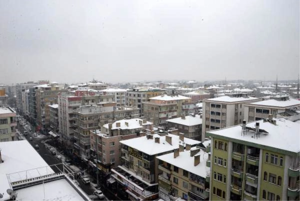 Pist kardan temizlendi, Diyarbakır Havalimanı 15,5 saat sonra ulaşıma açıldı