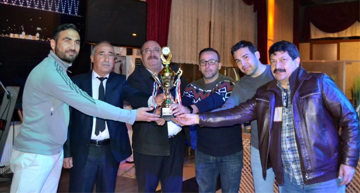 Salihli Emirspor, şampiyonluğunu kutladı