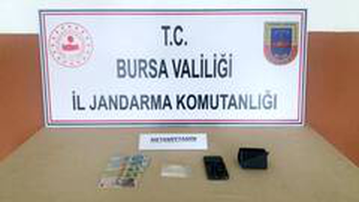 Semt pazarında 50 gram uyuşturucuyla yakalandı
