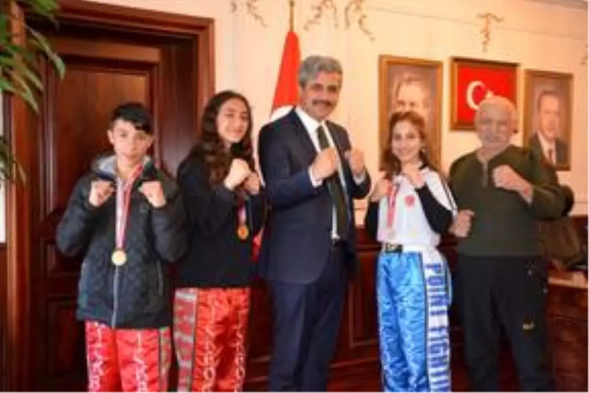 Yozgat Belediye Başkanı Köse, başarılı sporcuları ödüllendirdi