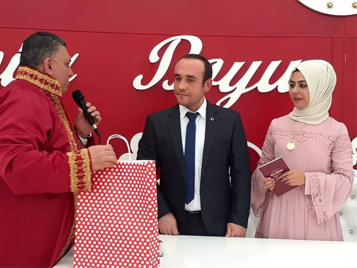 14 Şubat\'ta 9 çift \'Evet\' dedi