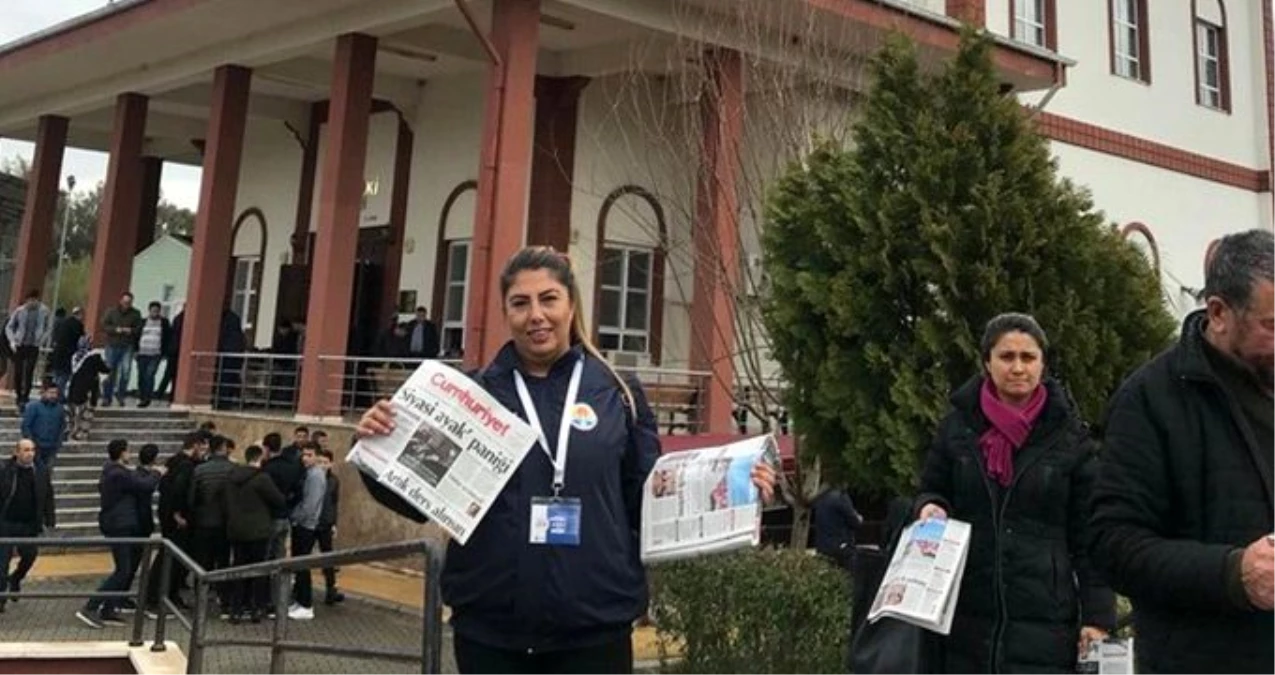 Adana\'da cuma çıkışı dağıtılan Cumhuriyet gazetesi Belediye Meclisi\'nde tartışıldı
