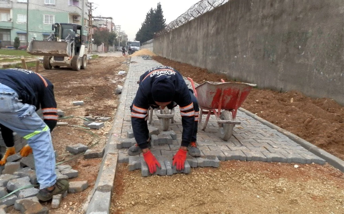 Akdeniz Belediyesi\'nin mahallelerdeki üst yapı çalışmaları sürüyor