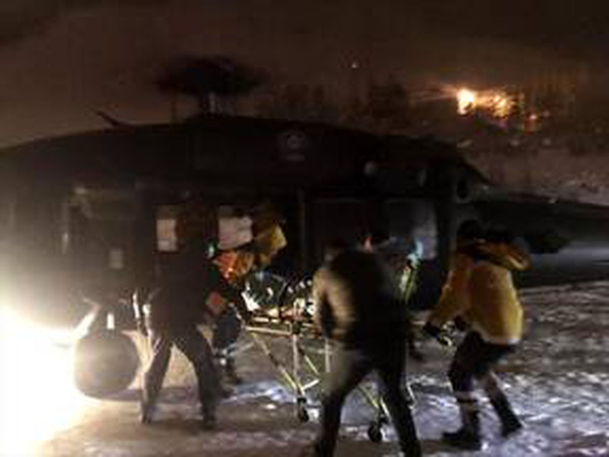 Bahçesaray\'da kalp krizi geçiren polis helikopterle hastaneye ulaştırıldı