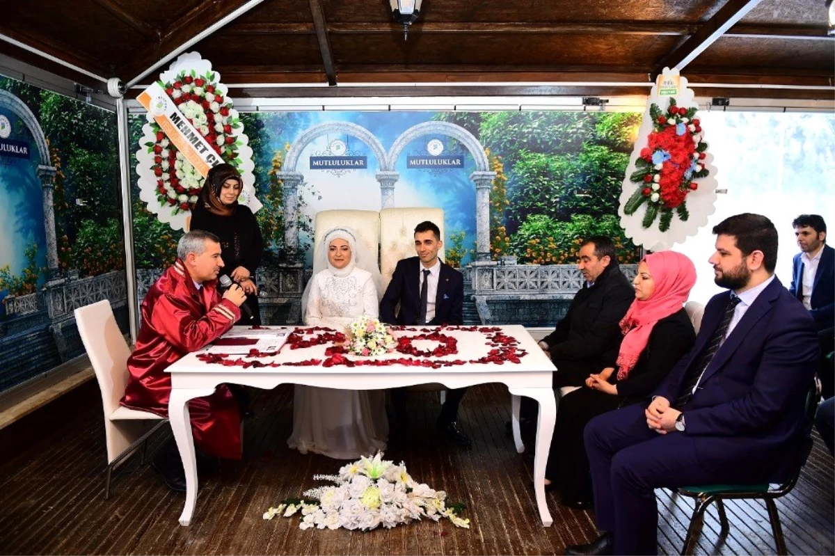 Başkan Çınar genç çiftlerin mutluluğuna ortak oldu